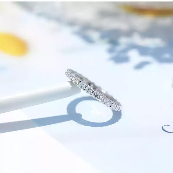 Round eternity wedding band/ring - Picture 1 of 4